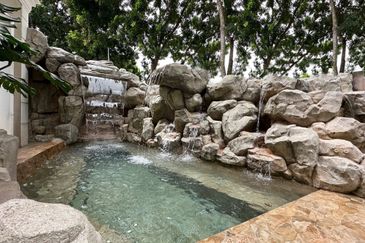 24 hours guarded bungalow with  6parking, pool, jacuzzi and smart home