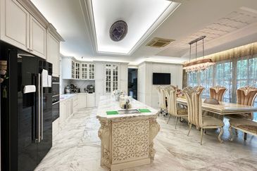 24 hours guarded bungalow with  6parking, pool, jacuzzi and smart home