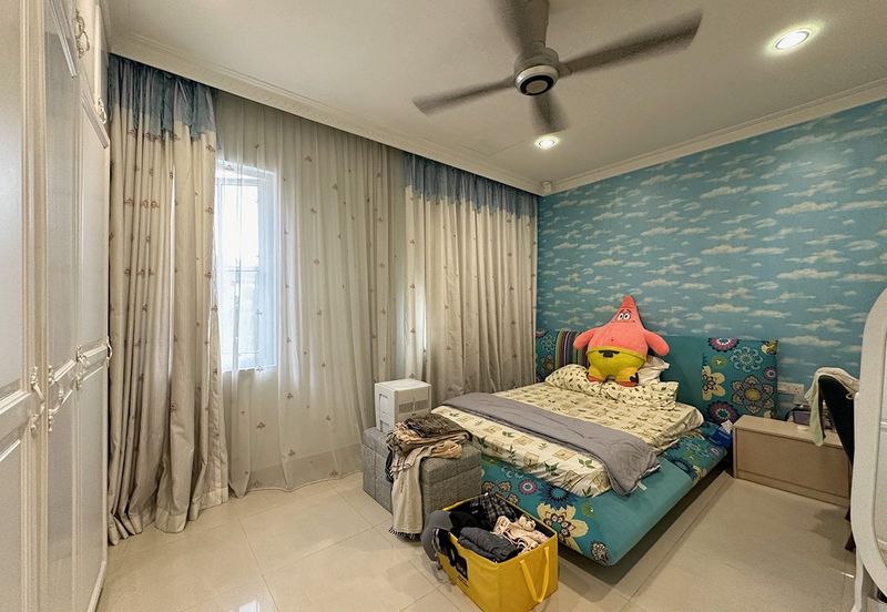 24 hours guarded bungalow with  6parking, pool, jacuzzi and smart home