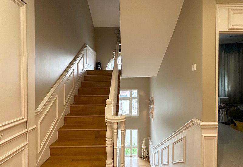 24 hours guarded bungalow with  6parking, pool, jacuzzi and smart home