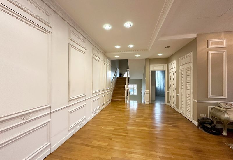 24 hours guarded bungalow with  6parking, pool, jacuzzi and smart home