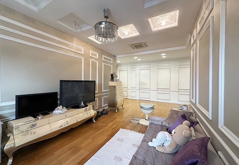 24 hours guarded bungalow with  6parking, pool, jacuzzi and smart home