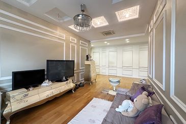 24 hours guarded bungalow with  6parking, pool, jacuzzi and smart home