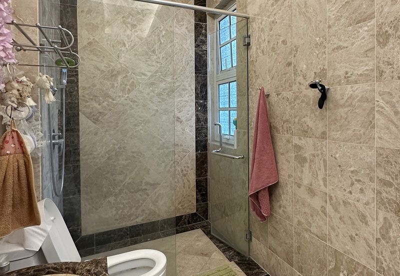 24 hours guarded bungalow with  6parking, pool, jacuzzi and smart home