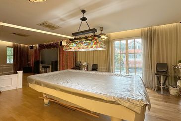 24 hours guarded bungalow with  6parking, pool, jacuzzi and smart home