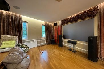 24 hours guarded bungalow with  6parking, pool, jacuzzi and smart home