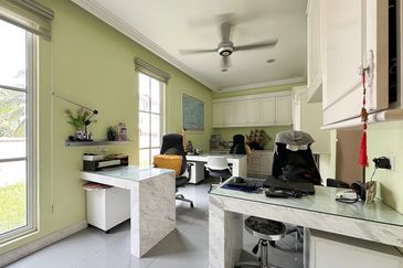 24 hours guarded bungalow with  6parking, pool, jacuzzi and smart home