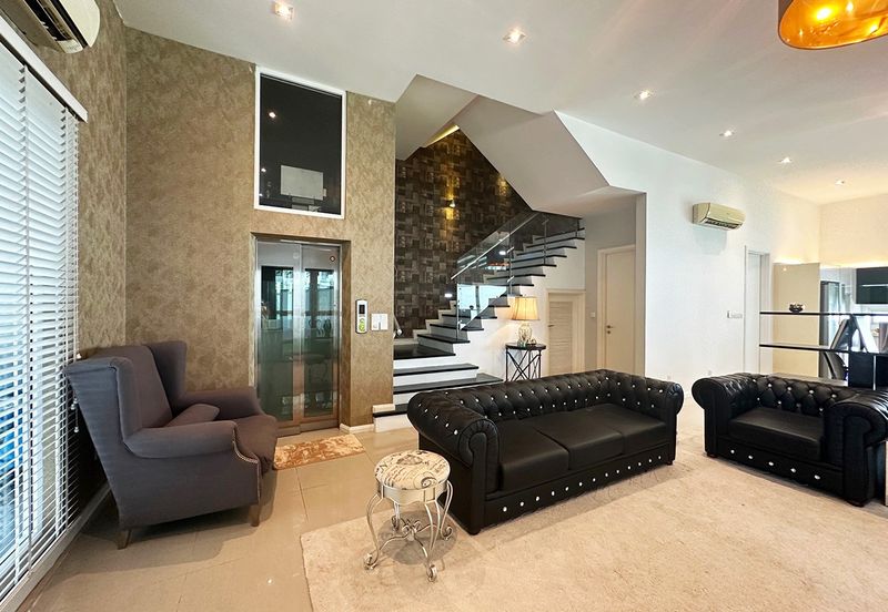 Modern elegent id renovated ex showroom corner semi-d with lift