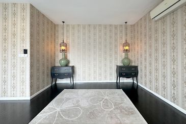 Modern elegent id renovated ex showroom corner semi-d with lift