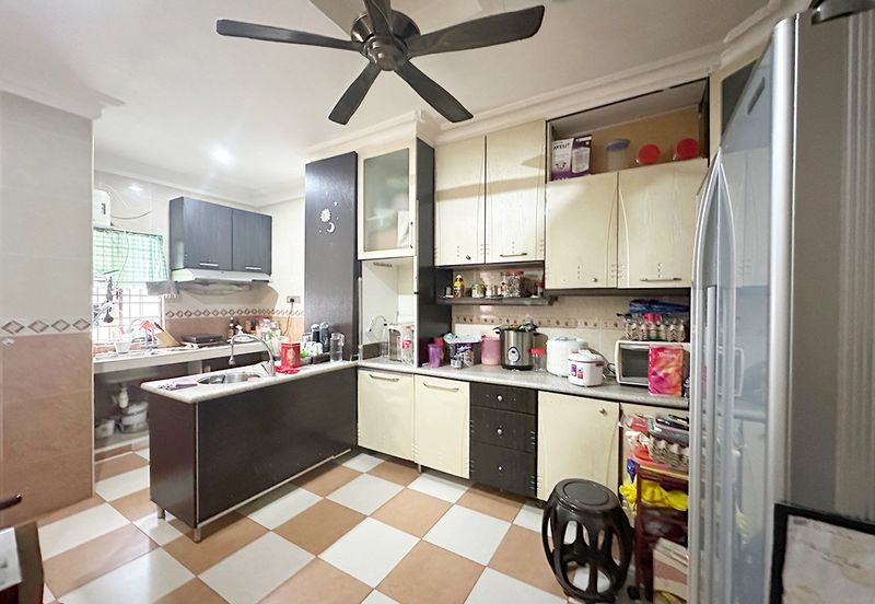 24 hours guarded community safe and quiet all time