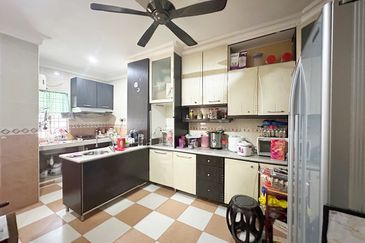 24 hours guarded community safe and quiet all time