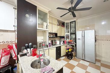 24 hours guarded community safe and quiet all time