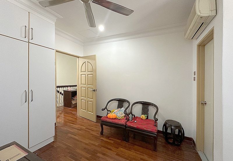 24 hours guarded community safe and quiet all time