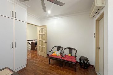 24 hours guarded community safe and quiet all time