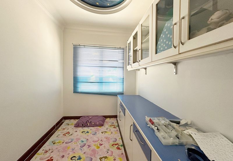 24 hours guarded community safe and quiet all time