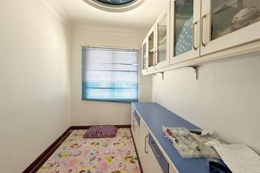 24 hours guarded community safe and quiet all time