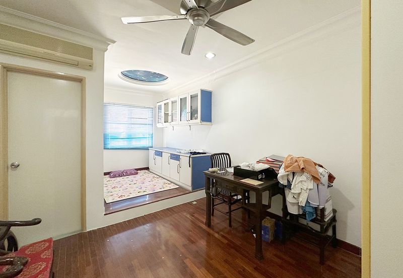 24 hours guarded community safe and quiet all time