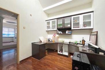 24 hours guarded community safe and quiet all time