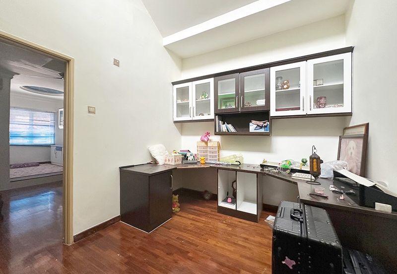 24 hours guarded community safe and quiet all time