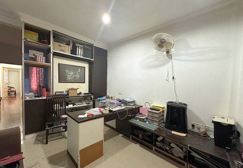 24 hours guarded community safe and quiet all time