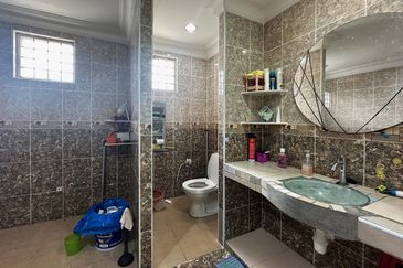 24 hours guarded community safe and quiet all time