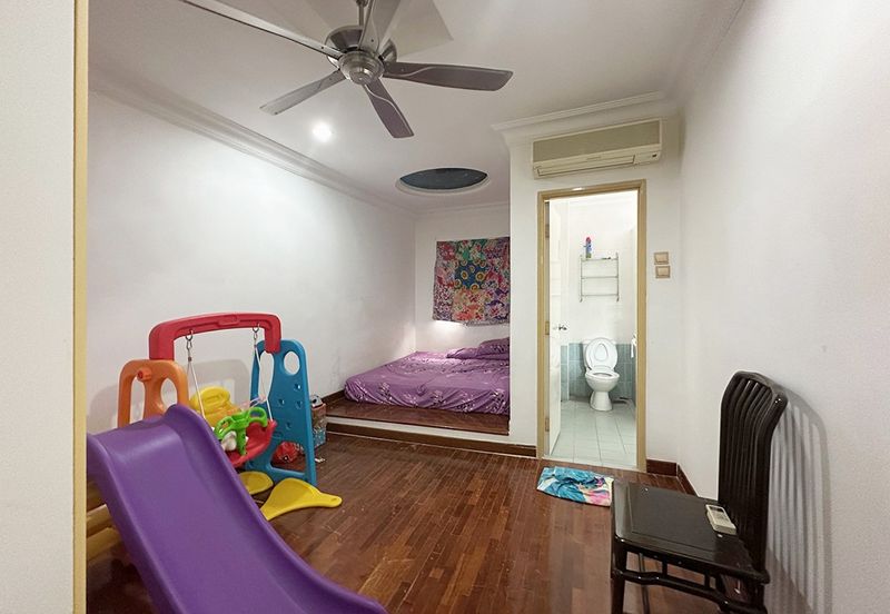 24 hours guarded community safe and quiet all time