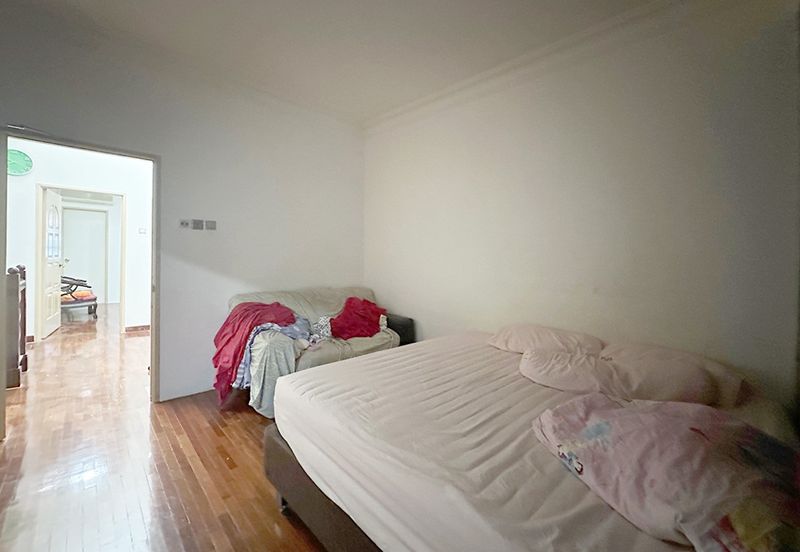 24 hours guarded community safe and quiet all time