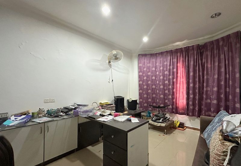 24 hours guarded community safe and quiet all time