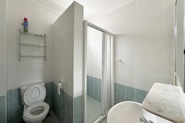 24 hours guarded community safe and quiet all time