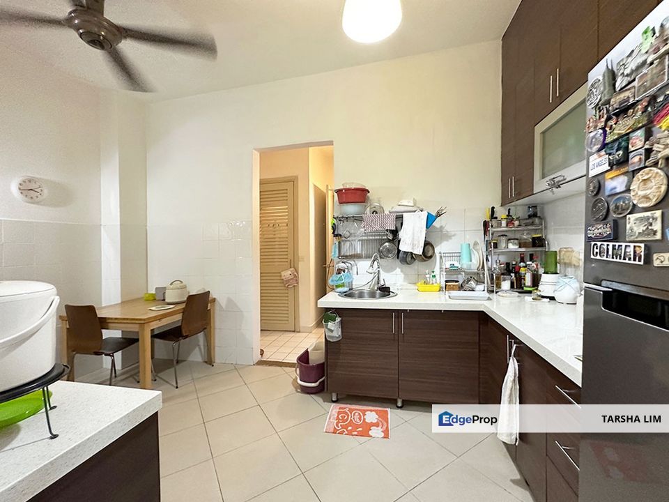 Move in condition quiet tranquil living with large balcony space unit, Selangor, Mutiara Damansara