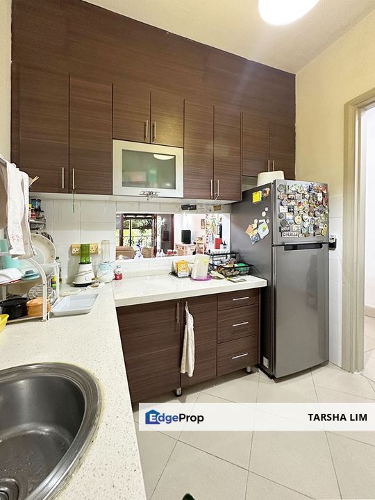 Move in condition quiet tranquil living with large balcony space unit, Selangor, Mutiara Damansara