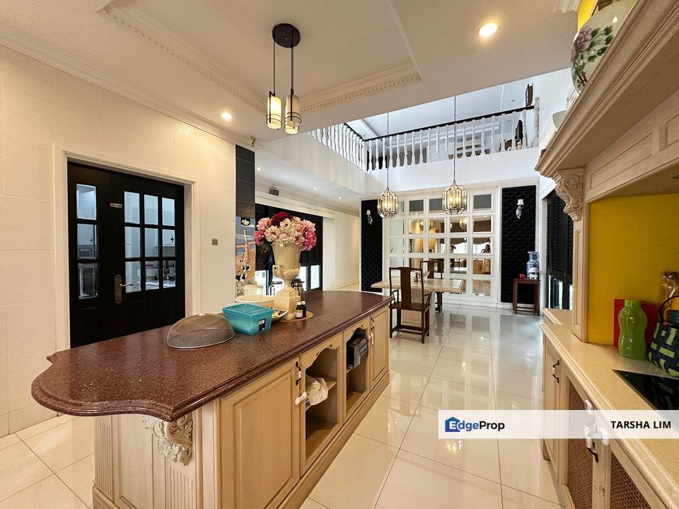Modern country home with timeless id design with spacious halls & pool, Selangor, Mutiara Damansara