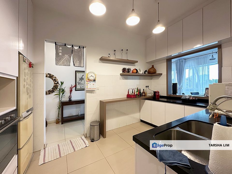 Good furnished and move in condition 4 plus 1 room unit ready to move in, Selangor, Mutiara Damansara