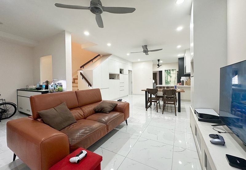 Prestine move in condition home with large rooms and spacious halls