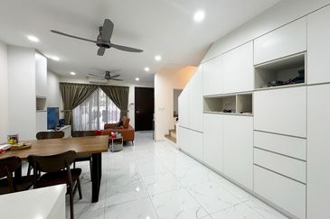 Prestine move in condition home with large rooms and spacious halls