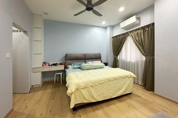 Prestine move in condition home with large rooms and spacious halls