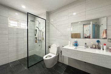 Prestine move in condition home with large rooms and spacious halls