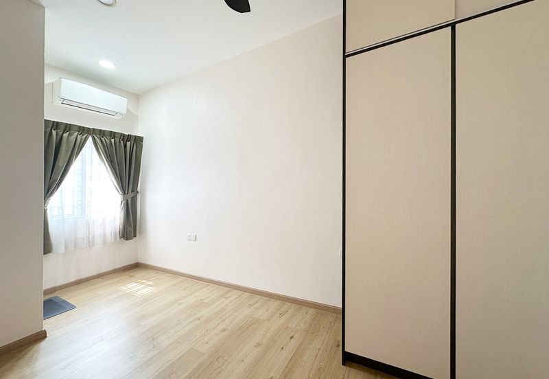 Prestine move in condition home with large rooms and spacious halls