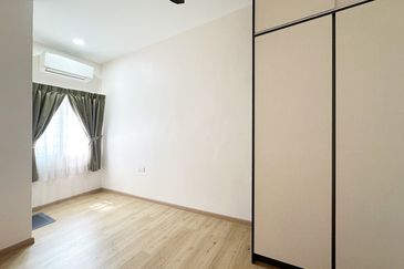 Prestine move in condition home with large rooms and spacious halls