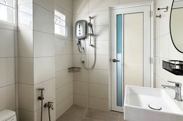 Prestine move in condition home with large rooms and spacious halls