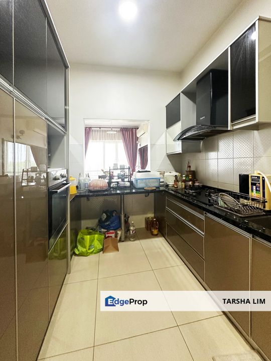 Comfy good size unit comes with 4 plus 1 rooms facing green hill view, Selangor, Mutiara Damansara