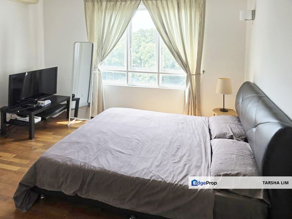 Peaceful quiet green facing unit with good breeze all time., Selangor, Mutiara Damansara