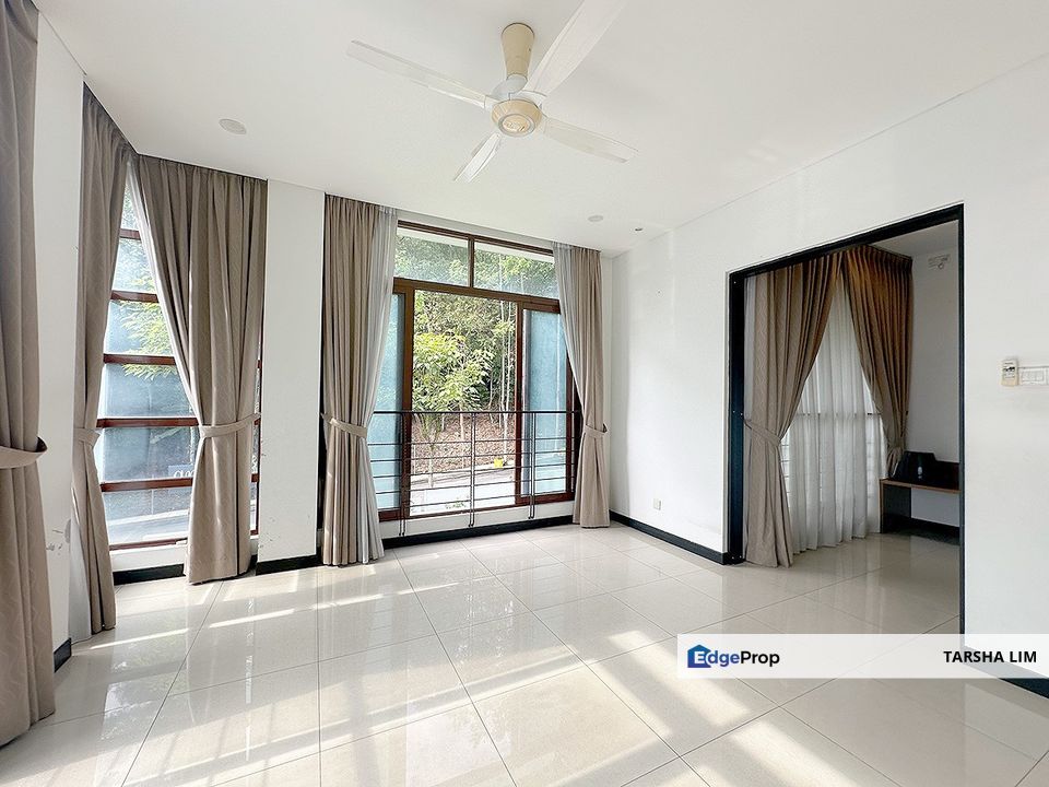 24 hours gated guarded semi d with large land good for building pool or house extension, Kuala Lumpur, Segambut