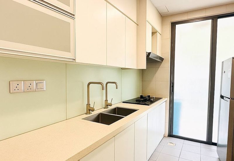 Summerglades, Perdana Lakeview West