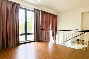 Summerglades, Perdana Lakeview West