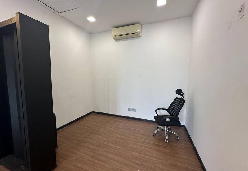 Summerglades, Perdana Lakeview West