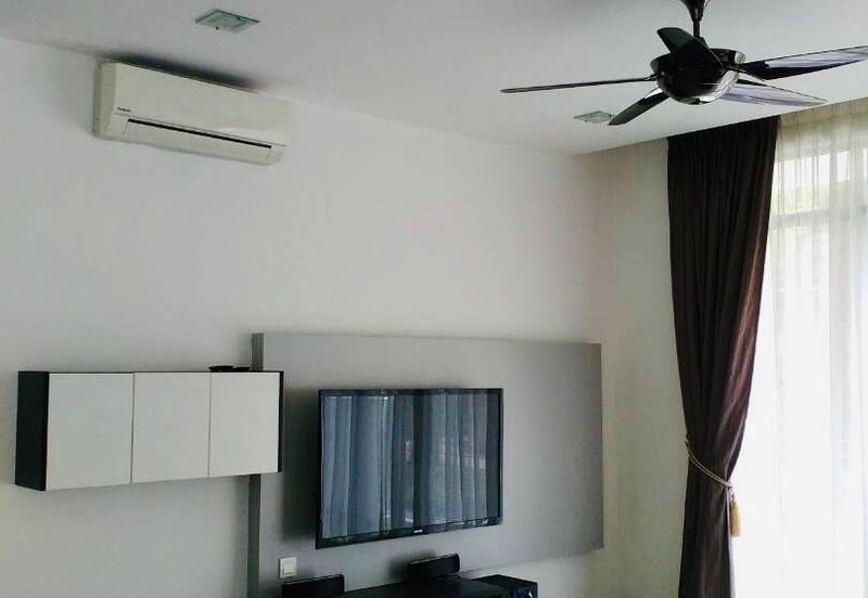 Summerglades, Perdana Lakeview West