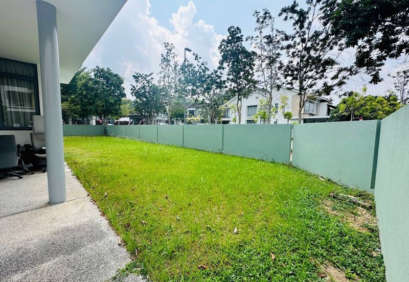 Summerglades, Perdana Lakeview West