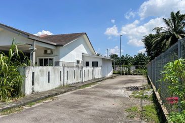 Endlot! Single Storey Jalan Lombong Shah Alam