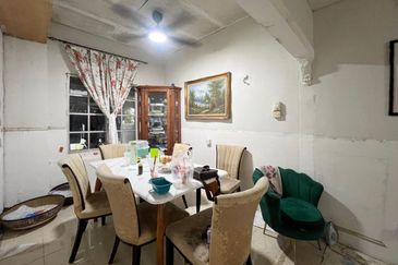 End Lot 2-Storey Jalan Kemboja, Bukit Beruntung